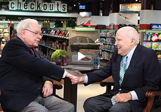 Jack Welch and Warren Buffett chatting.